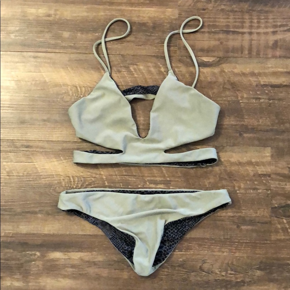 Acacia Haku top and Makai bottom in cement